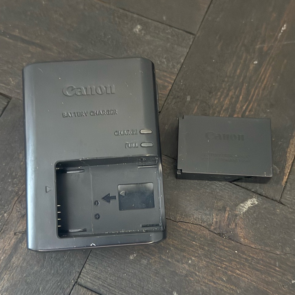 Canon Battery Charger LC-E12 with Battery